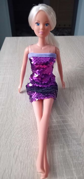 Laleczka Barbie fioletowa