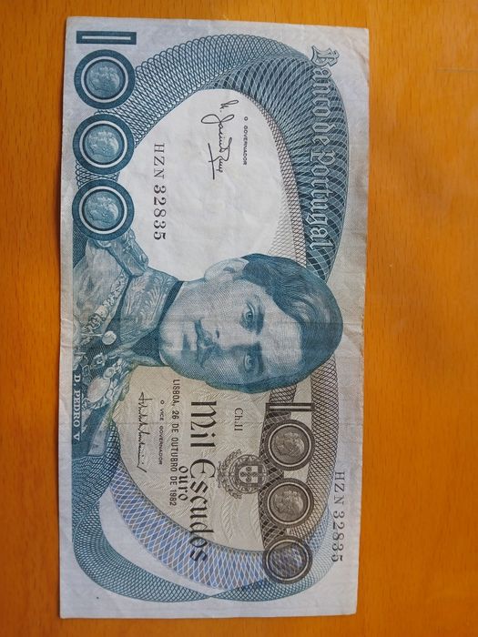 Nota de 5000 escudos e de 1000 escudos