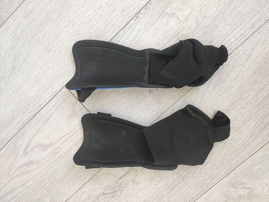 Щитки футбольные