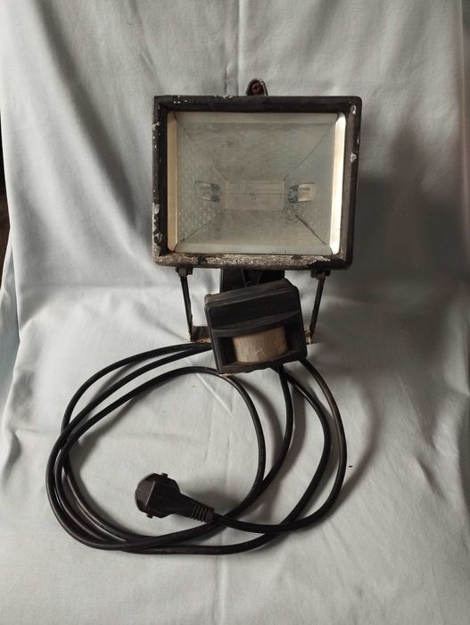 Holofote antigo ideal para ter nas obras