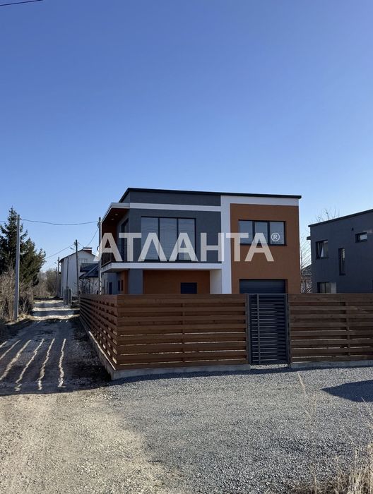 Продаж будинку у Солонці з ділянкою 5 соток.