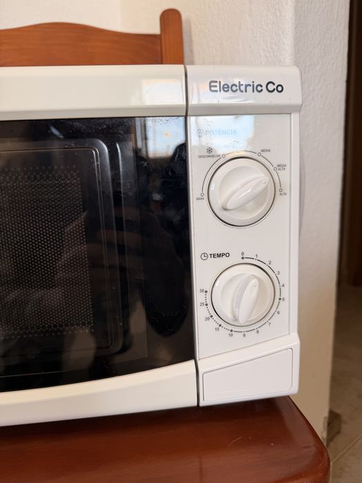 Micro-ondas Electric Co. – Branco