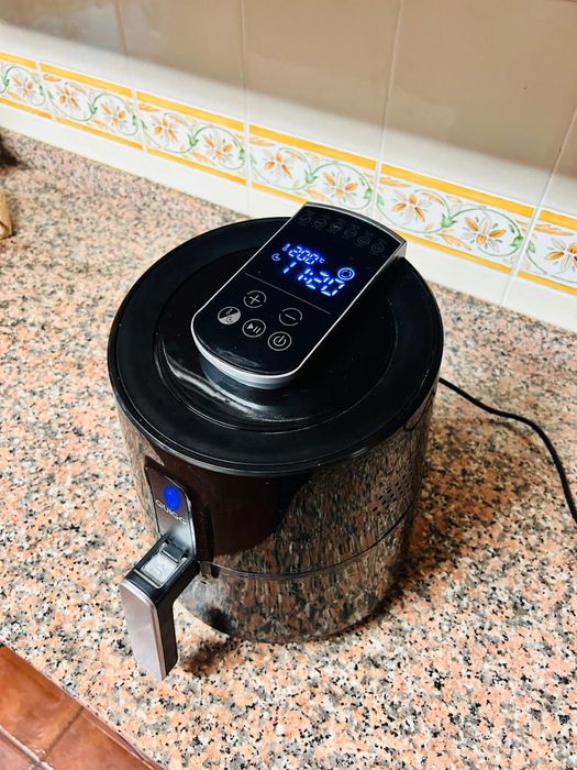 Airfryer Quigg , com varios programas de confeccao