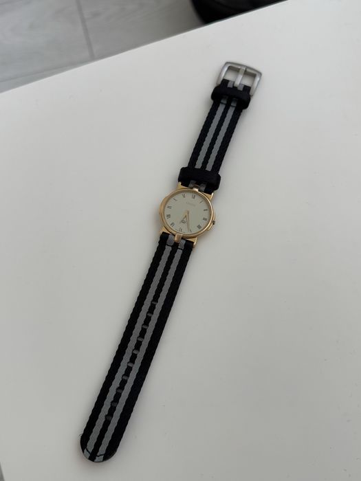 Оригінальний позолоченний годинник Gucci quartz