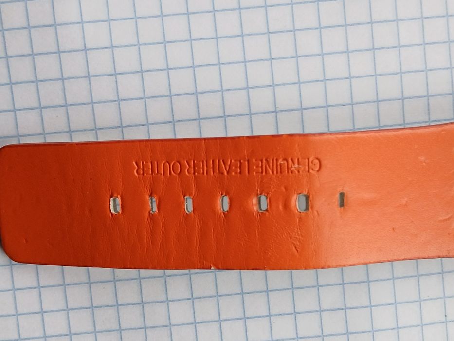 Електронные часы Next