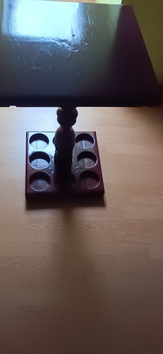 Mesa bar quadrada, com pé torneado à mão