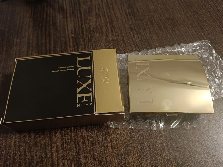 Puder prasowany  Luxe Avon fair silk unikat