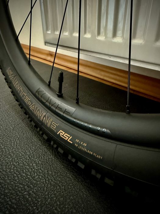 Koła Bontrager Kovee Elite 30 carbon Shimano