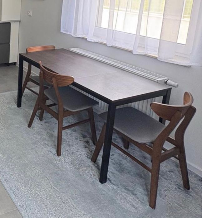 Sprzedam stół i trzy krzesła
