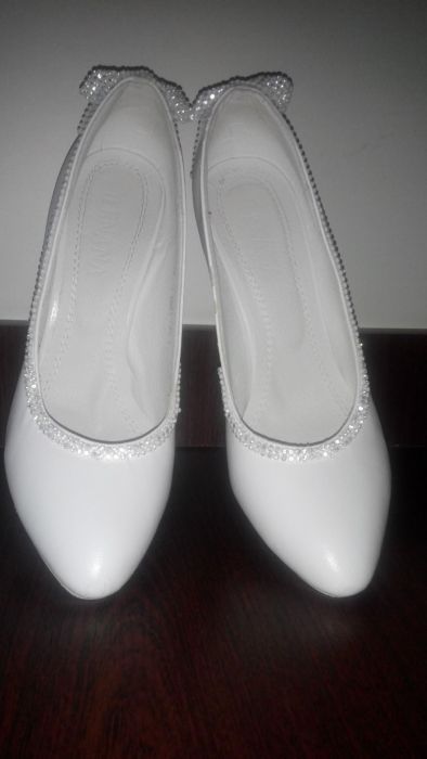 Туфлі білі жіночі