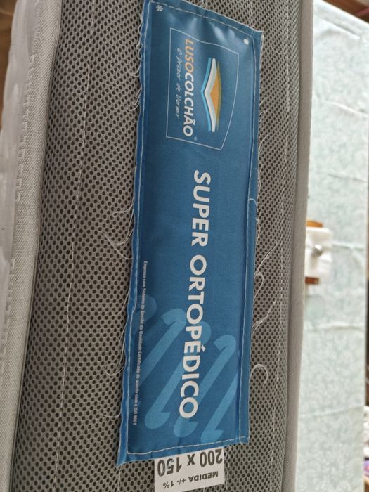 Estrado e colchão 200x150cm