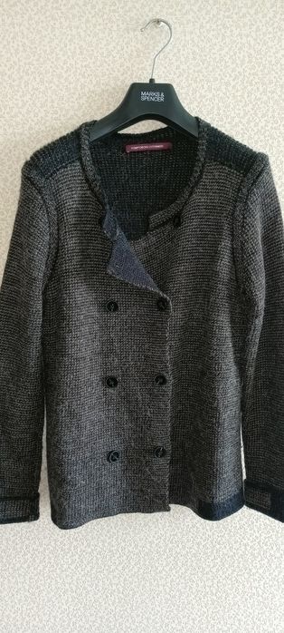 Кофта фірмова стильна