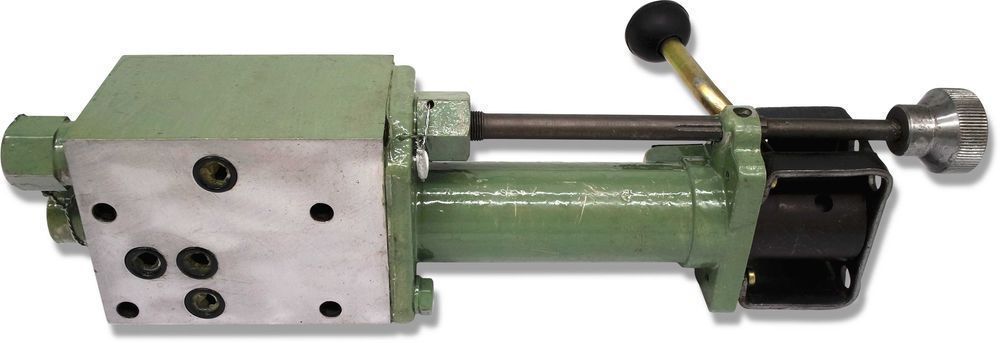 Tłok Cylinder PODNOŚNIKA C-330 + ROZDZIELACZ HYDR. [7699]