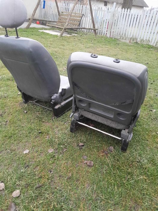 Сидіння на авто під реставр