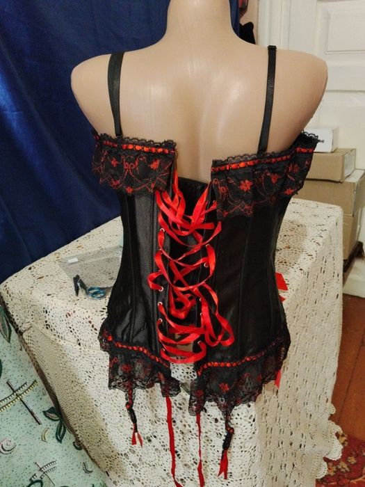 Корсет з пажами для панчох