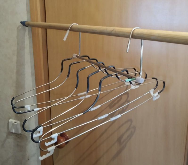 Плечики в шкаф для одежды Плечики в шкаф для одежды