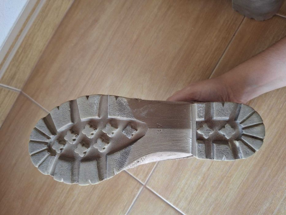 Sapatos clássicos em camurça genuína