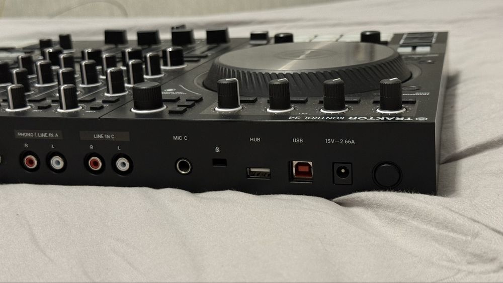 Контроллер Traktor s4 mk3