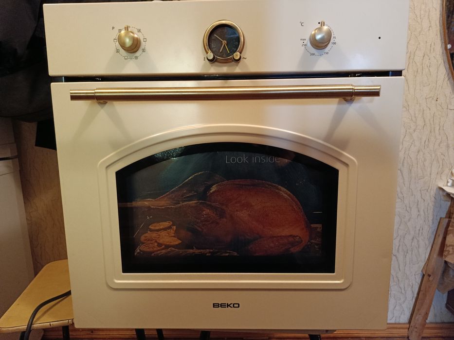 Продам духова шафа Beko OIM 27201