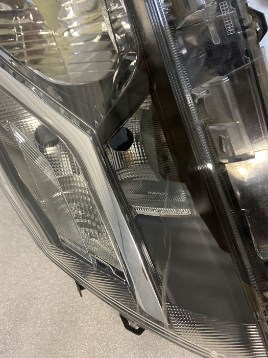Lampa lewa  przedniaToyota Yaris lll