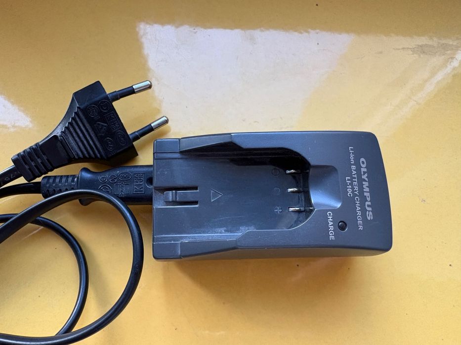 Ładowarka Olympus LI-10C