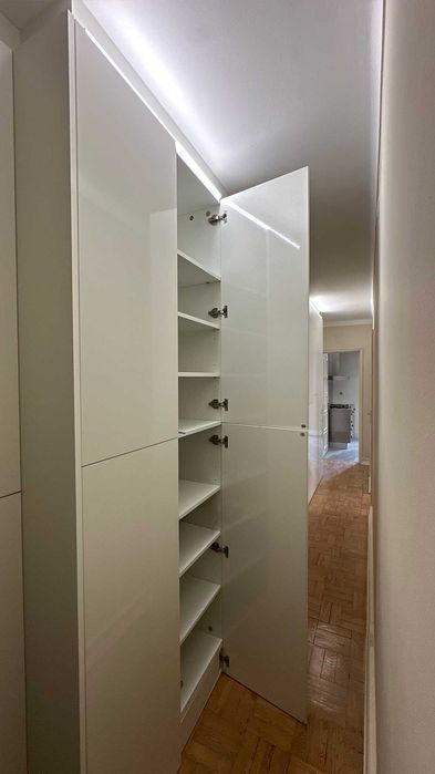 Armário Branco Lacado de Grande Dimensão – Como novo