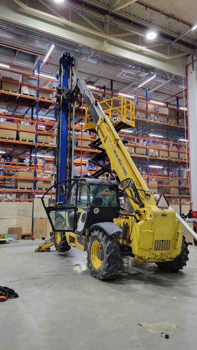 Usługi ładowarką teleskopową/Usługi specjalistyczne/Wynajem ładowarek