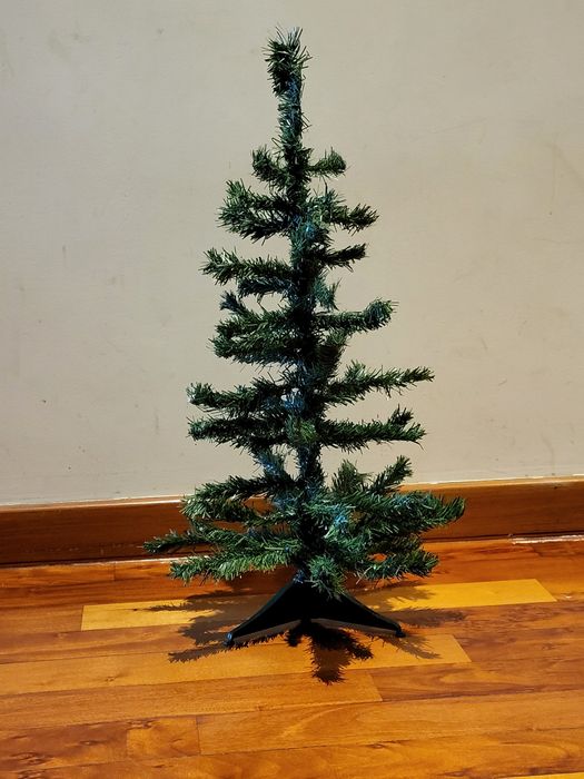 Mini Árvore de Natal com bolas.