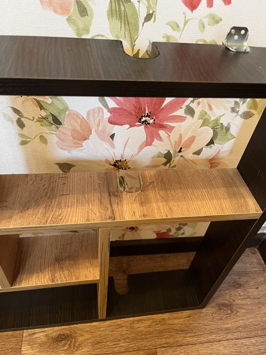 Стильна дерев’яна полиця