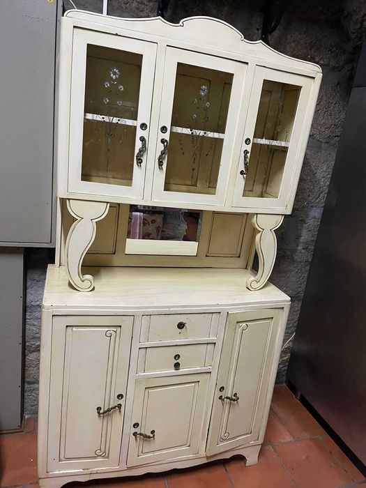 Móvel Cristaleira Vintage