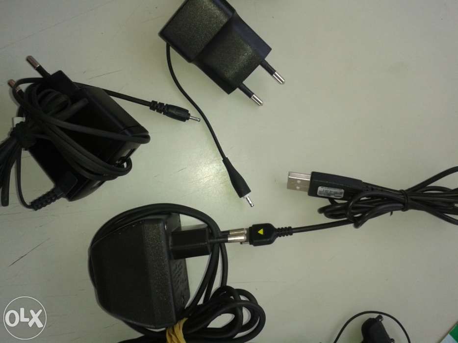 Bolsas, carregadores de telemóveis.