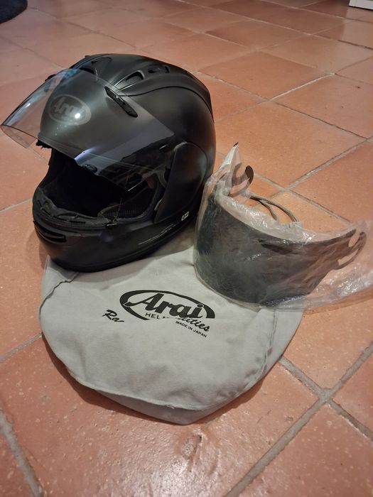 Capacete Arai RX-7 e MoveoBrace Carbon