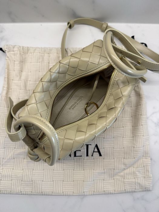 Bottega veneta Loop mini leather camera bag