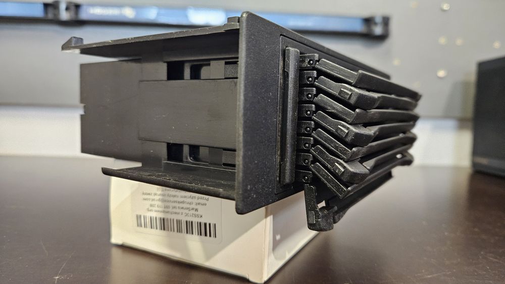 Oryginalny Magazynek CD Volvo 850 S70 V70 C70 | OEM