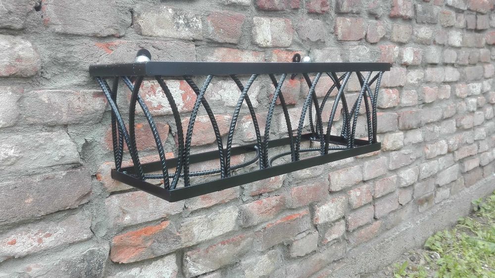 Kwietnik kwiaty skrzynki balkonowe doniczki donice