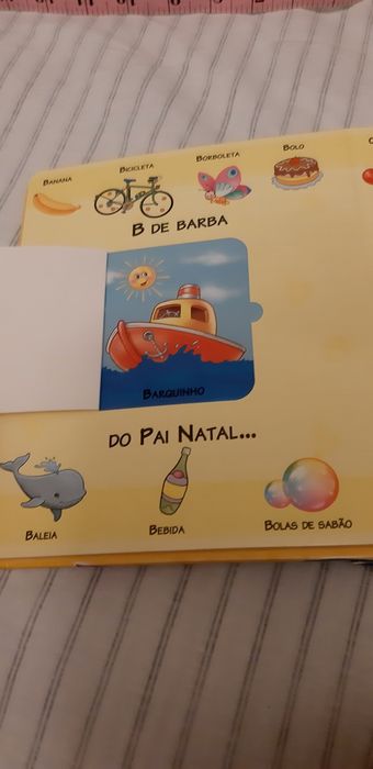 Livro com o alfabeto