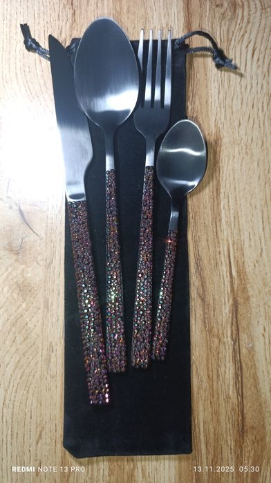 Ekskluzywny zestaw sztućców inkrustowany własnoręcznie