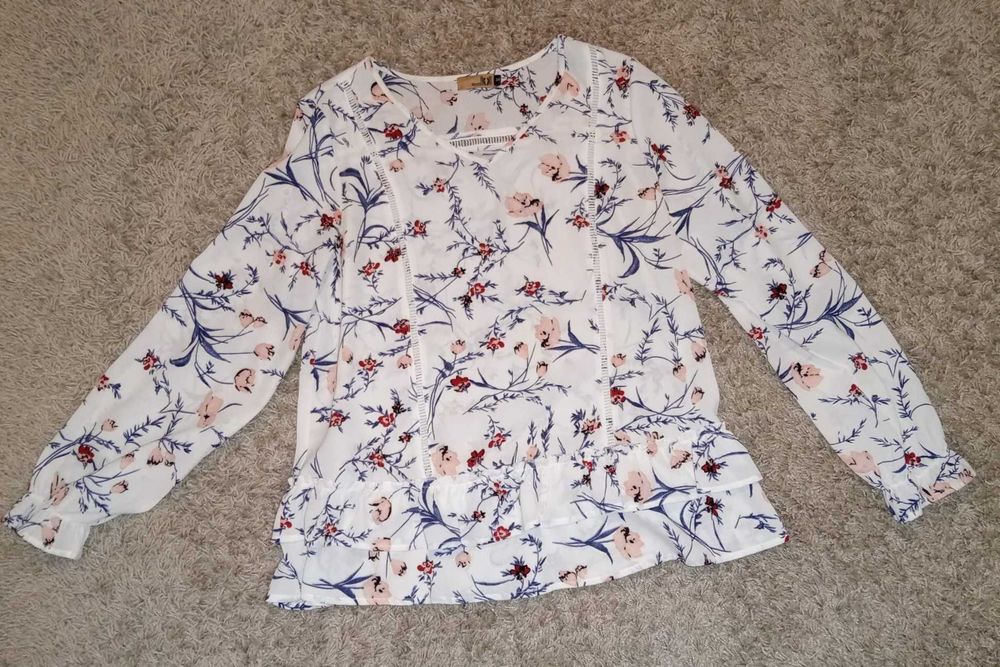 blusa branca floral