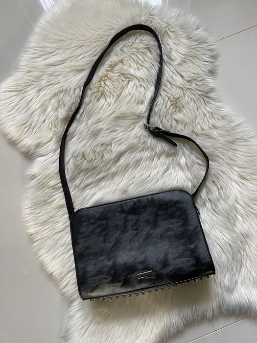 Czarna torebka z ćwiekami skinnydip