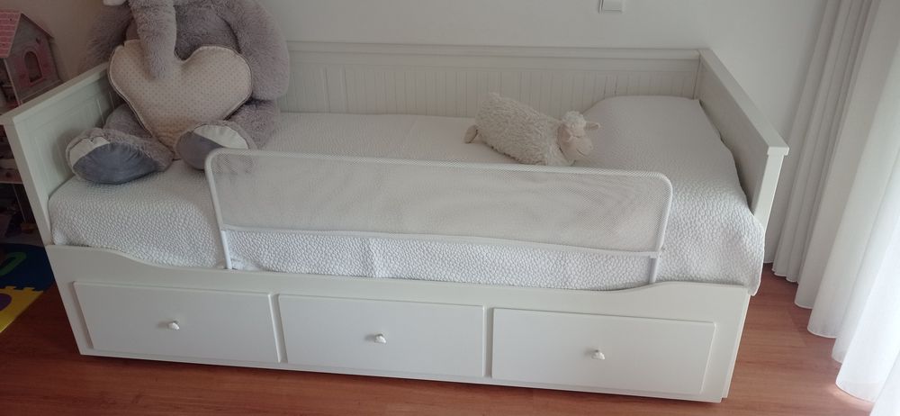 Cama Hemnes indiv/dupla com 2 colchões IKEA