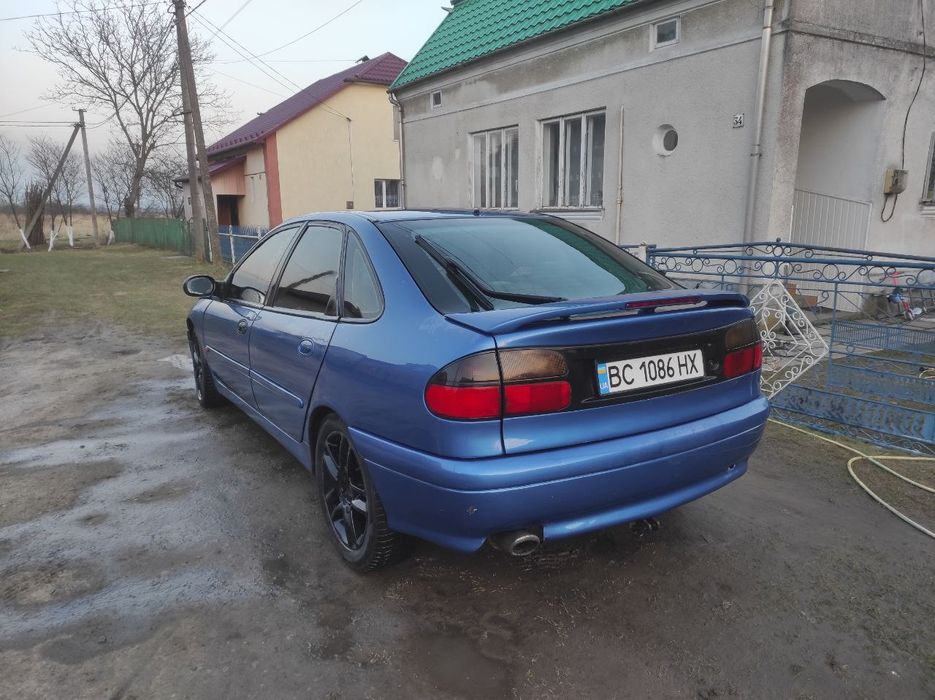 Рено Лагуна 1 покоління