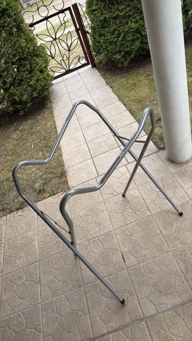 Oddam Stelaż / stojak do wanienki dziecięcej.