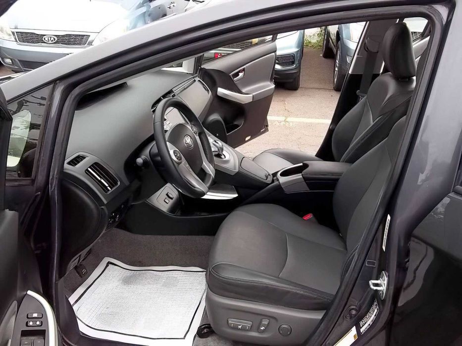 Toyota Prius Four      2015