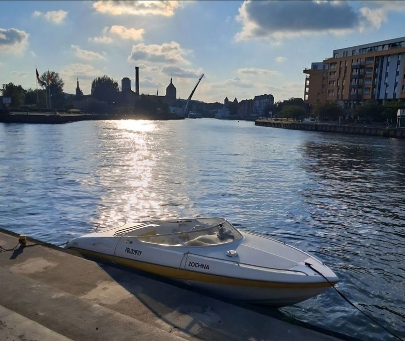 Łódź motorowa import