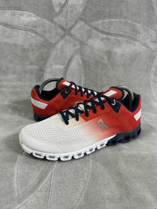 On Running CloudFlow Swiss Engineering Runing Shoes size 41 buty sportowe do biegania