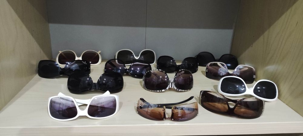 Sunglasses for €2 each, various styles and colors64741324379907121