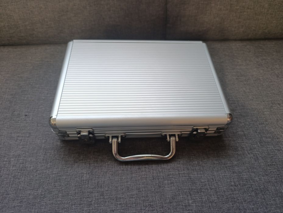 Набір для покеру 200 фішок в алюмінієвому кейсі Poker Game Set