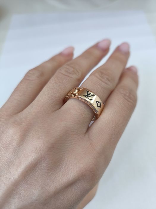 Кольцо золотое Луи Витон р18, 4.05г