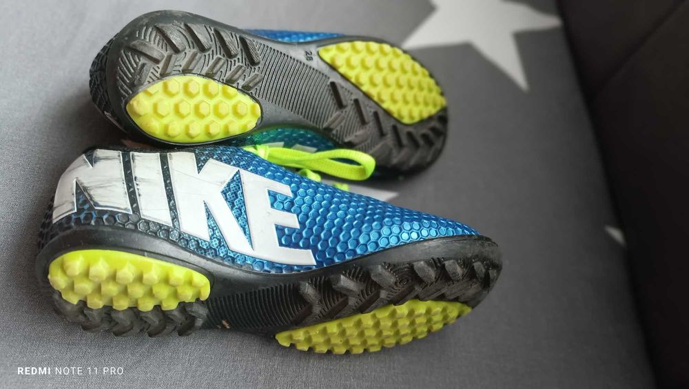 Кросівки nike бутси футбольні