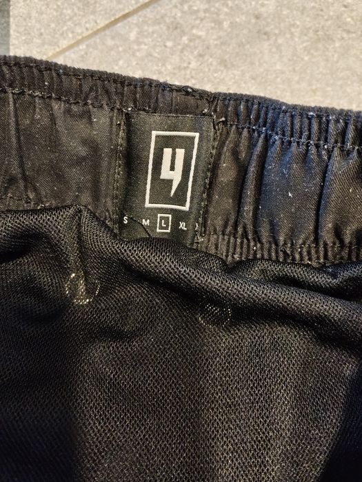 Krótkie spodenki męskie L